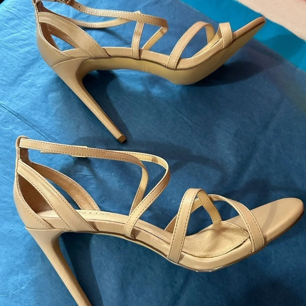 Venus heels